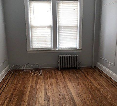 4th image of 2053 29th St APT 2F