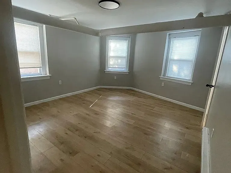 405 Main St #BASEMENT — Photo 10