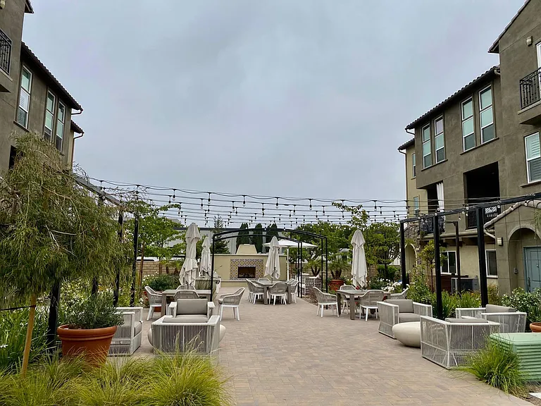 BBQ area and outdoor dinning