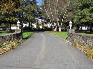 10 Alexandra Dr, Assonet, MA 02702