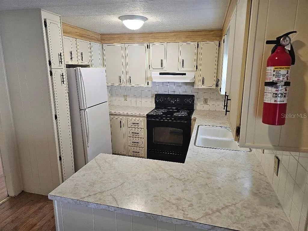 2 bed, 2.0 bath, 920 sqft, $1,400 — Photo 2