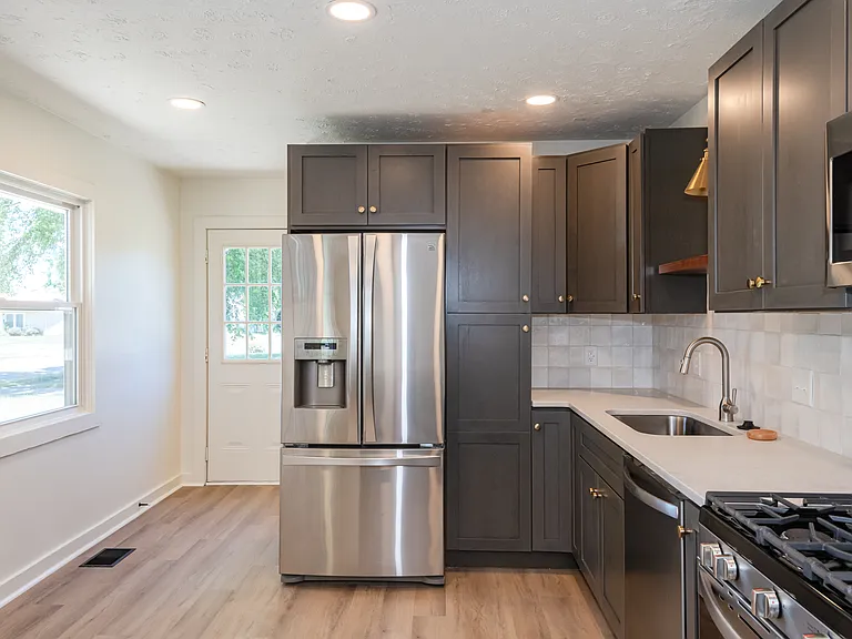 77 Ridgebury Dr — Photo 13