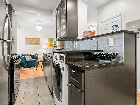 5th image of 408 Saint Johns Pl APT 4A