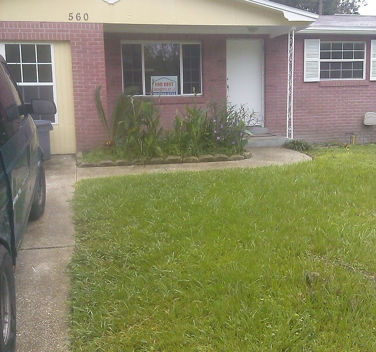 1st image of 560 Blairmore Blvd W