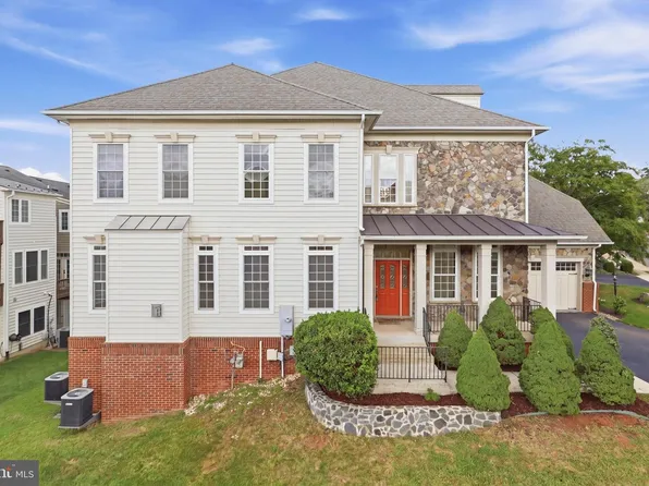 47616 Paulsen Sq, Sterling, VA 20165