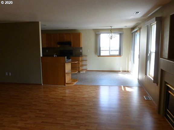 5th image of 2117 SE 181st Ave
