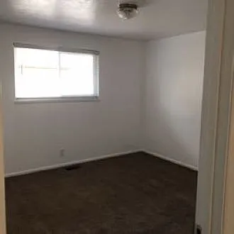 906 W Victory Rd — Photo 5