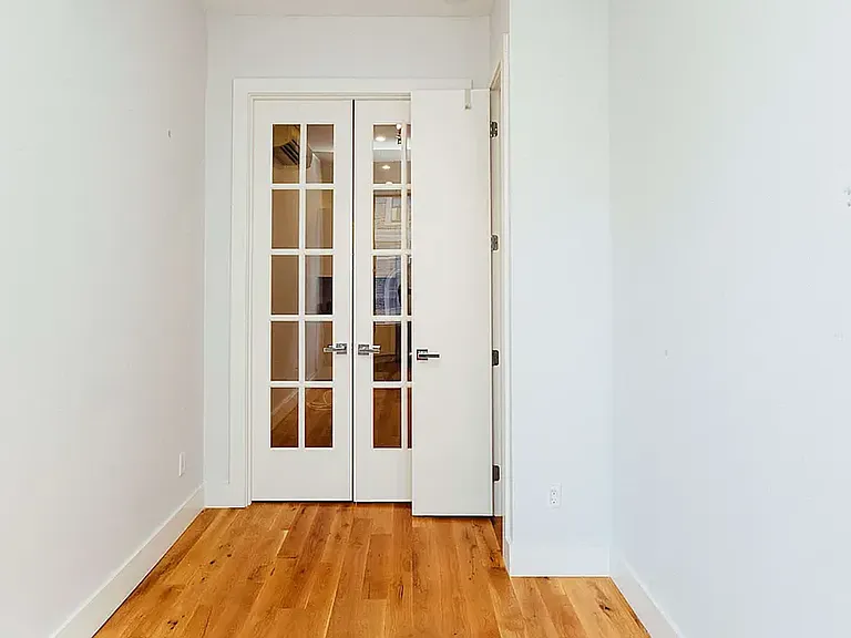 184 Suydam St #2R — Photo 7