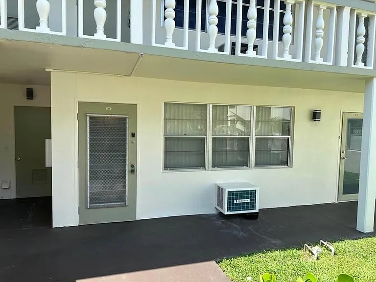 30 Westbury B #30 — Photo 1