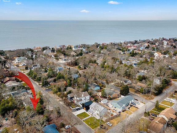 3rd image of 410 Fern Rd