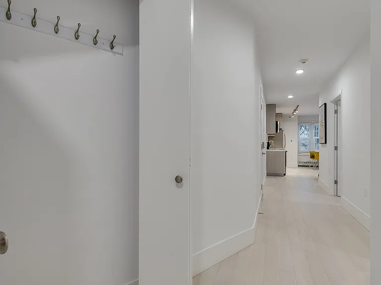 1425 Haro St #101 — Photo 14