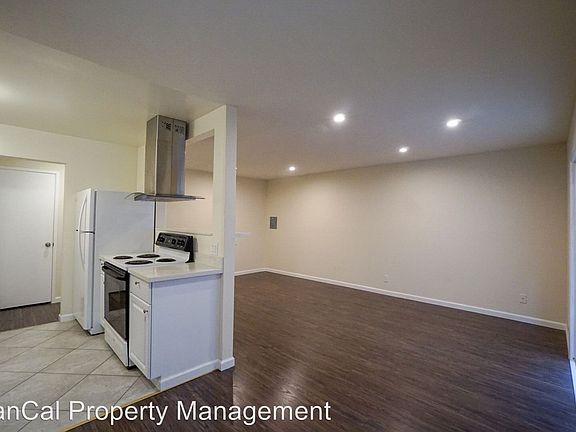 3rd image of 671 Villa St