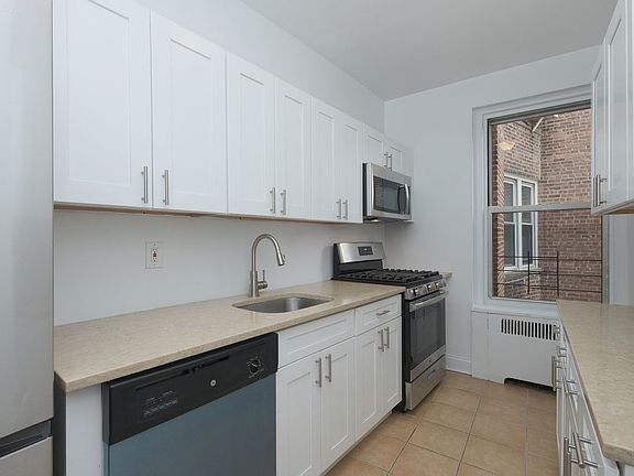 3rd image of 601 Pelham Pkwy N #505
