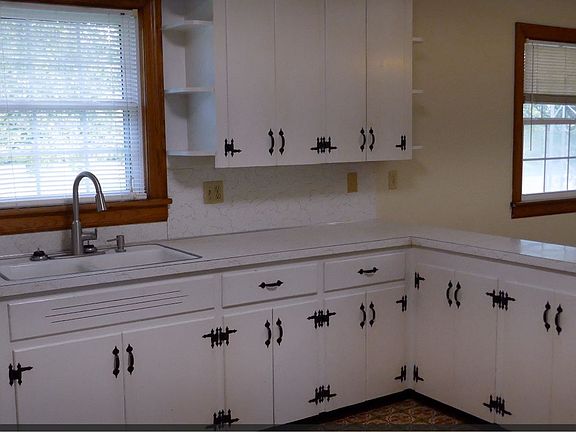 3rd image of 805 W Grubb St