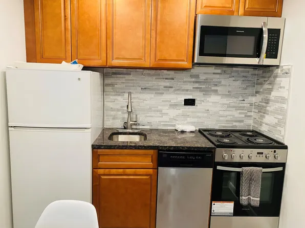 150 West 51st Street image 4 of 12