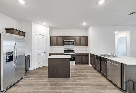 5th image of 121 Ginger Ave #1