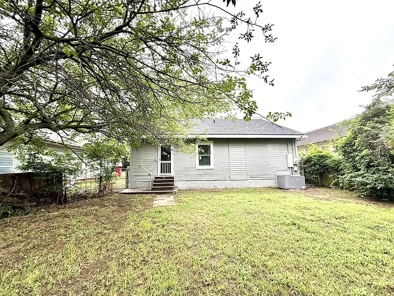 1105 NW Burch St — Photo 31