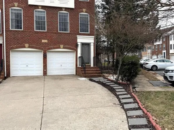 12915 Starters Ln, Fairfax, VA 22033