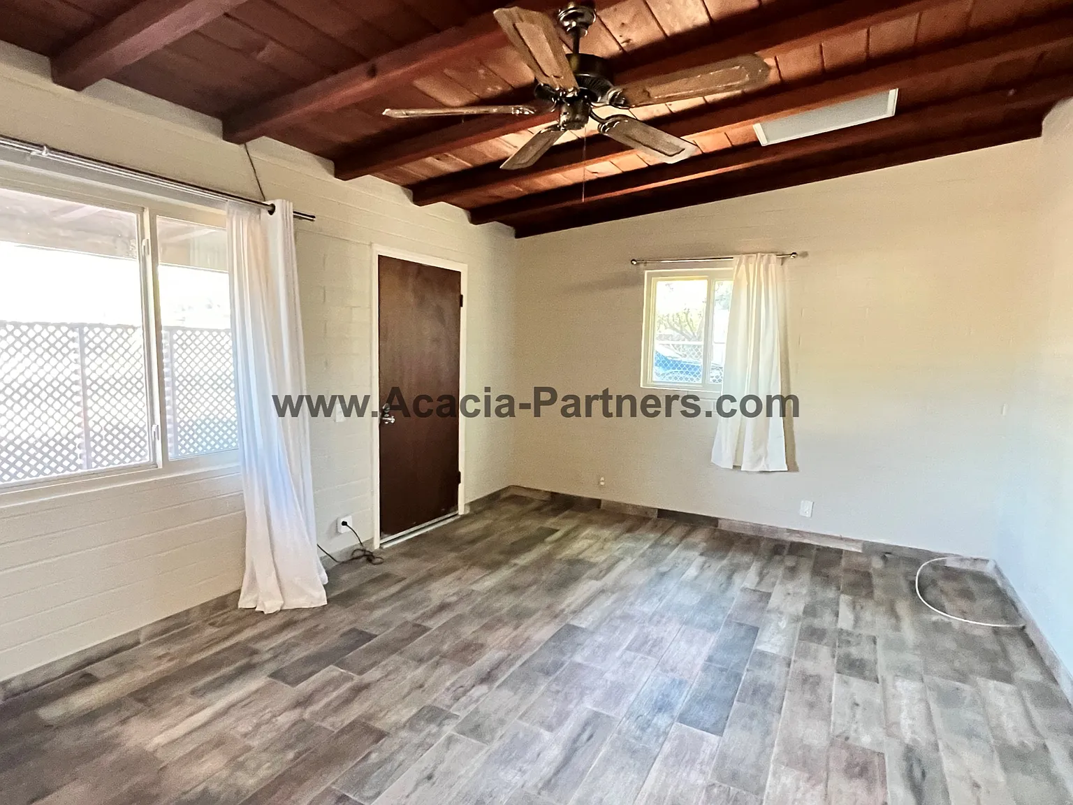 Centrall Located Two Bedroom Home — Photo 3