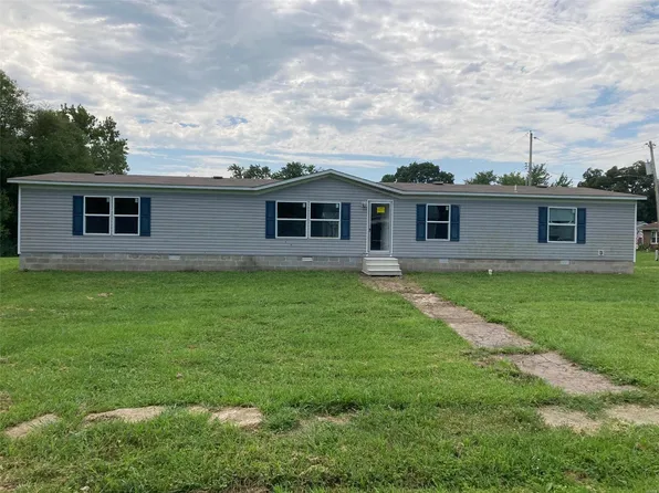 716 Railroad St, Keyesport, IL 62253