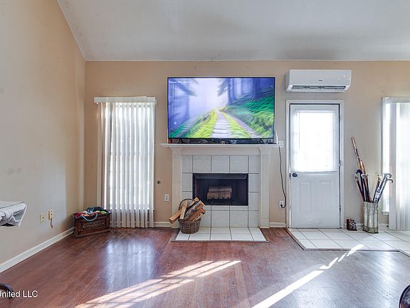 5th image of 192 Southbrook Dr