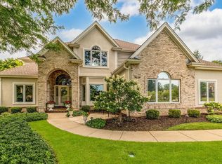 945 Foxkirk Dr, Brookfield, WI 53045