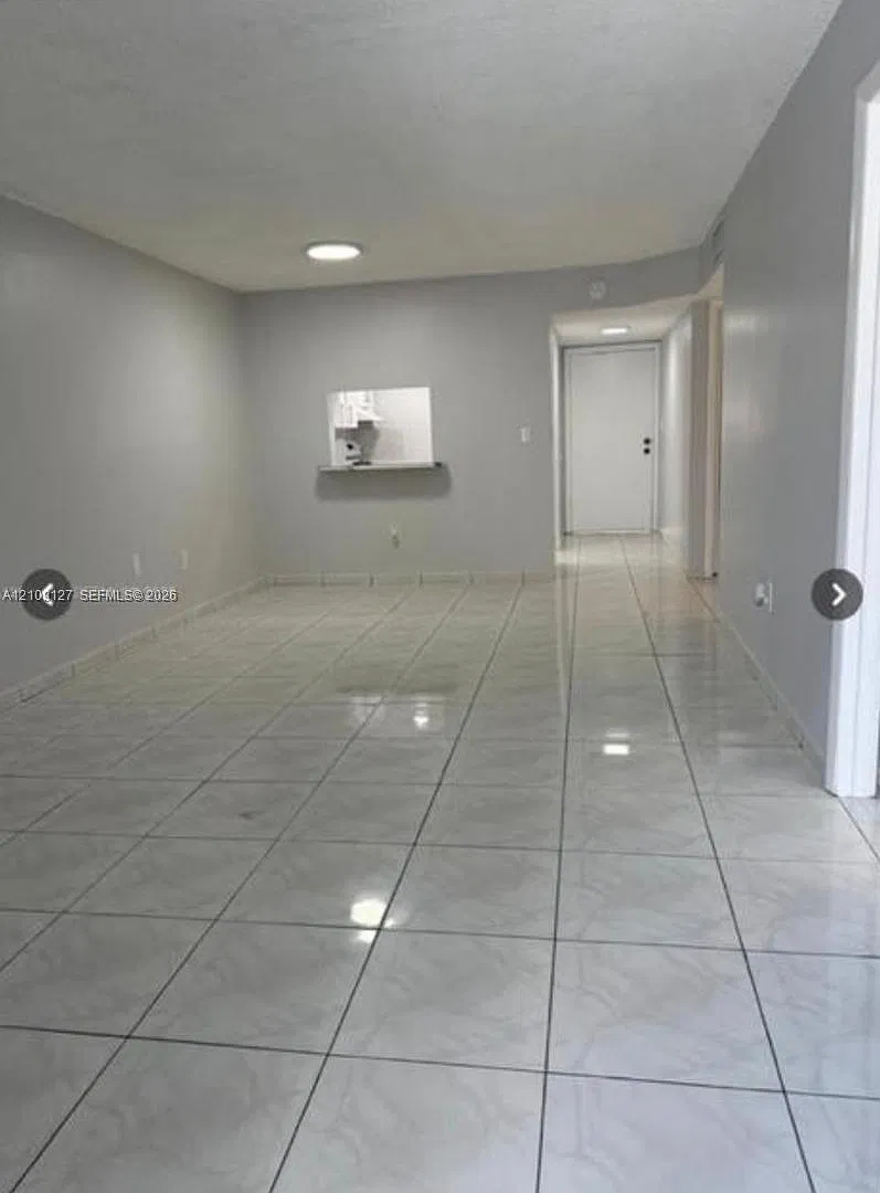 Westland Courts Condo — Photo 2