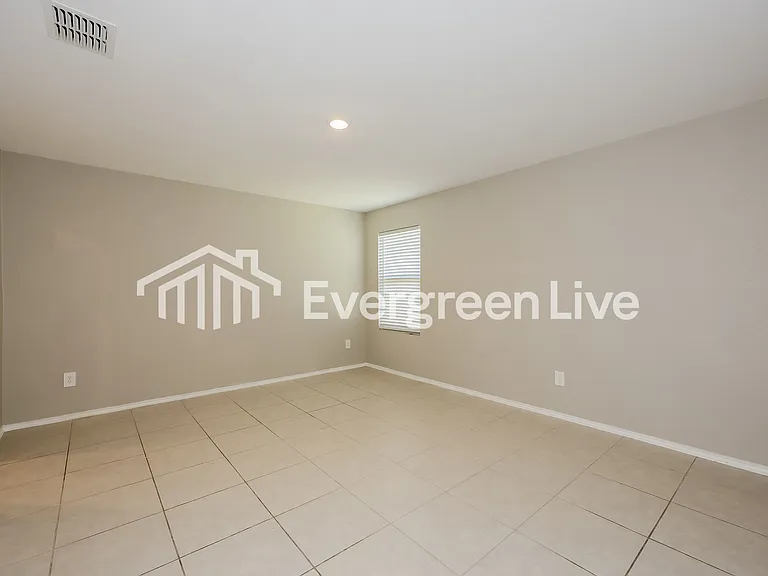 1021 Crestview Dr — Photo 6
