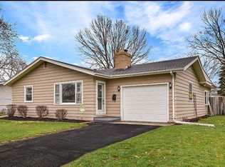 3 S Sycamore Ln, North Aurora, IL 60542