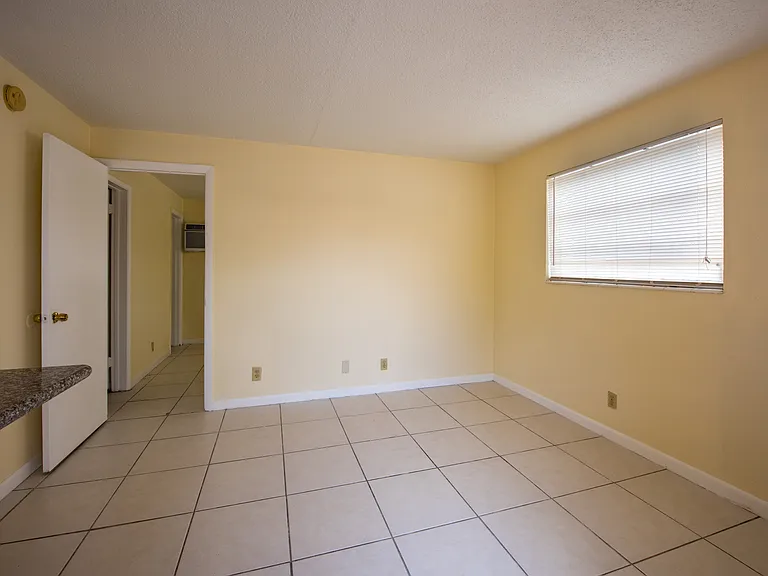 1142 NE 3rd Ave — Photo 3