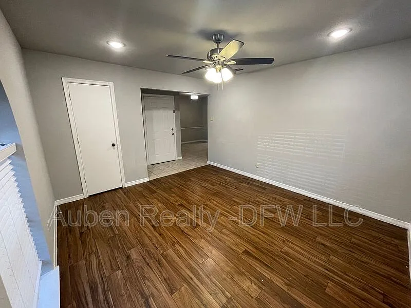 Building Photo - 930 Lindy Ct