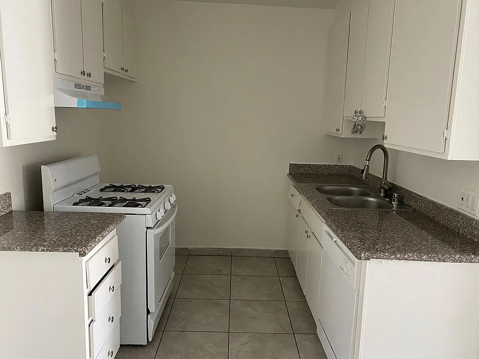 14000 Foothill Blvd #105