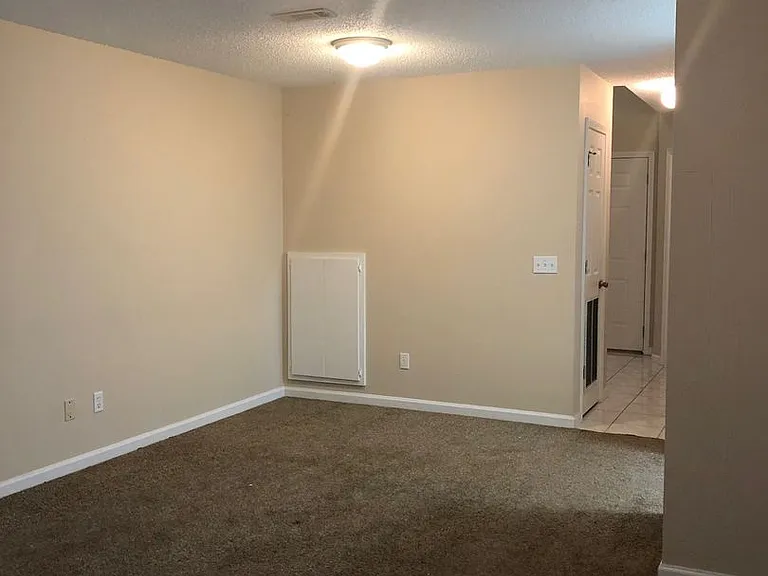 90 Woodfield Pl — Photo 5