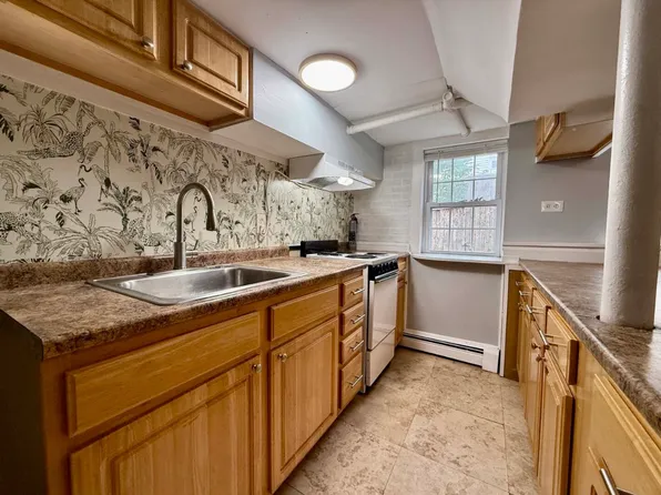 350 Benefit St APT 9, Providence, RI 02903