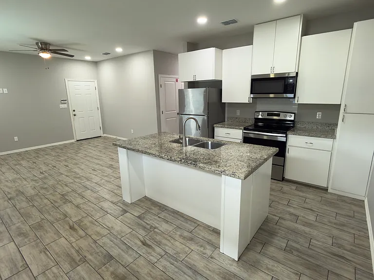 1404 W Heritage Dr #2 — Photo 11