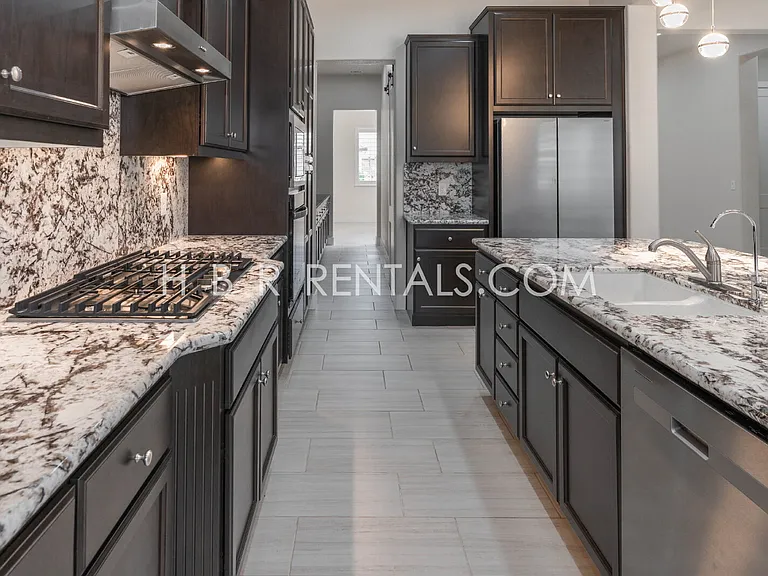 2534 Ottawa Ave — Photo 11