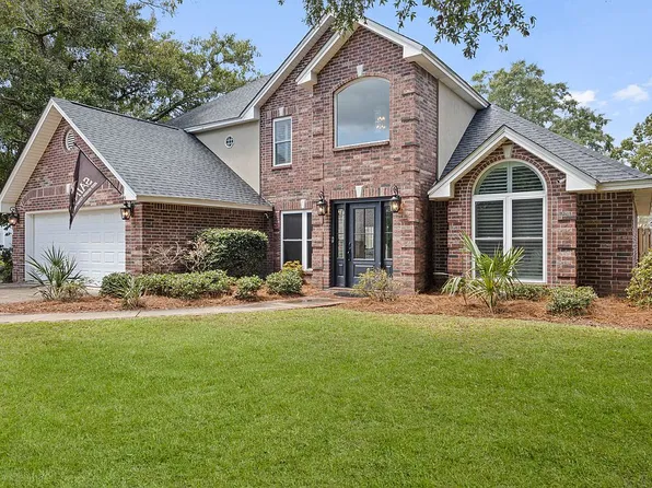 3706 Point Clear Dr, Ocean Springs, MS 39564