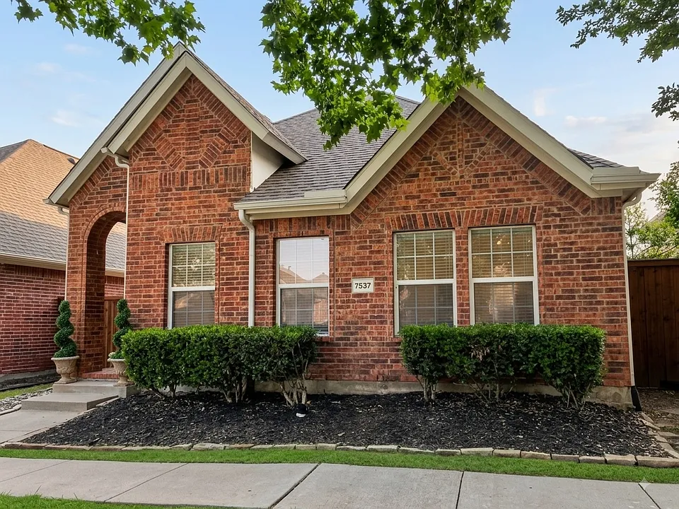 7537B Glasshouse Walk