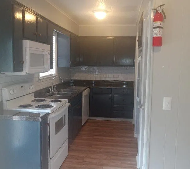 250 Carraway Dr #13 — Photo 1