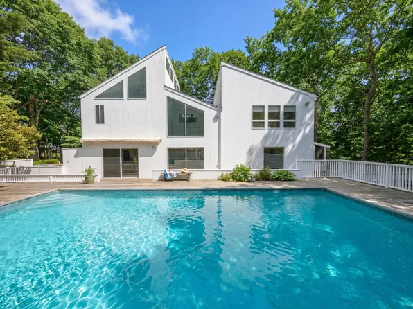 204 Treescape Dr, East Hampton, NY 11937