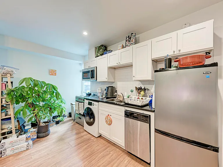 306 E 30th St #102 — Photo 9