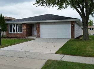 15631 Vista Dr, Oak Forest, IL