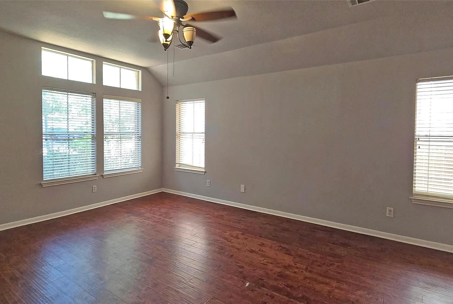 3 bed, 2.0 bath, 1665 sqft, $2,100 — Photo 4