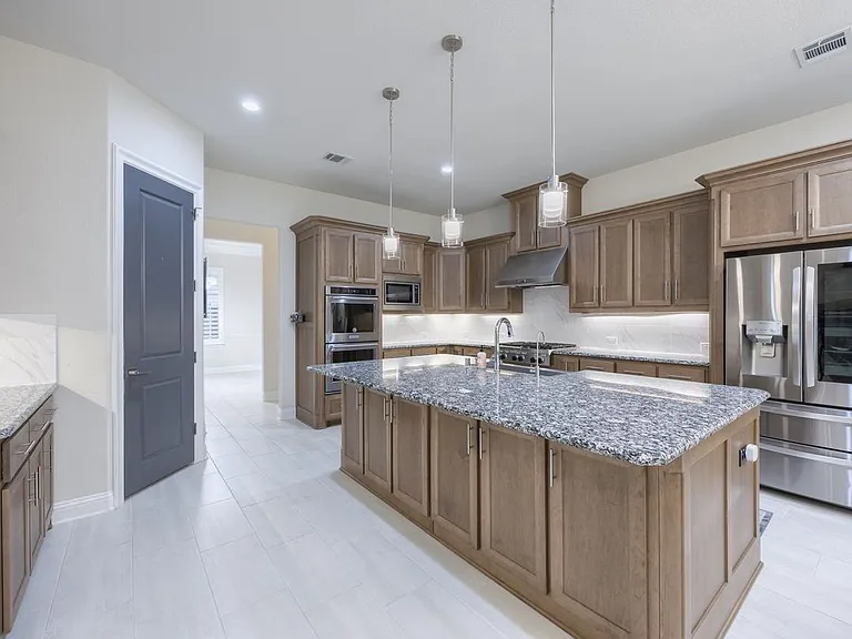918 Sydney Ln — Photo 24