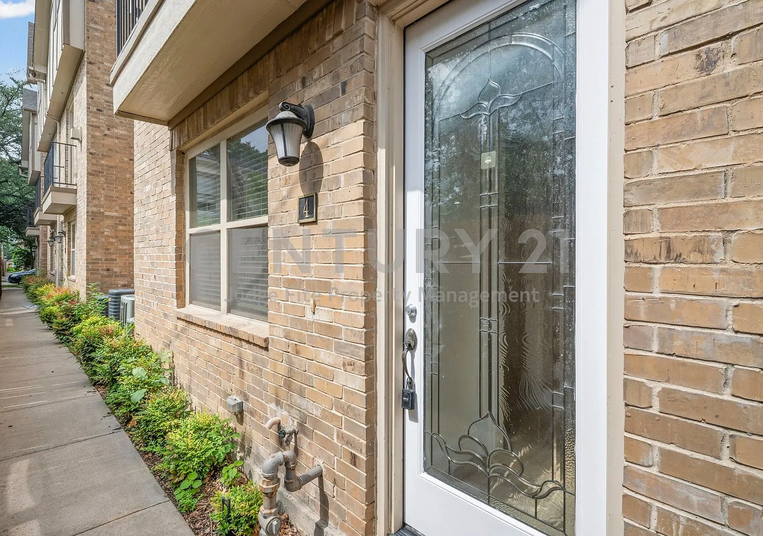 Rare 3-Story 4/4/2 Townhome in University Park Ready for Immediate Move-In! — Photo 2