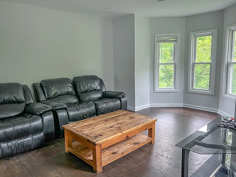 3357 Whitney Ave — Photo 11