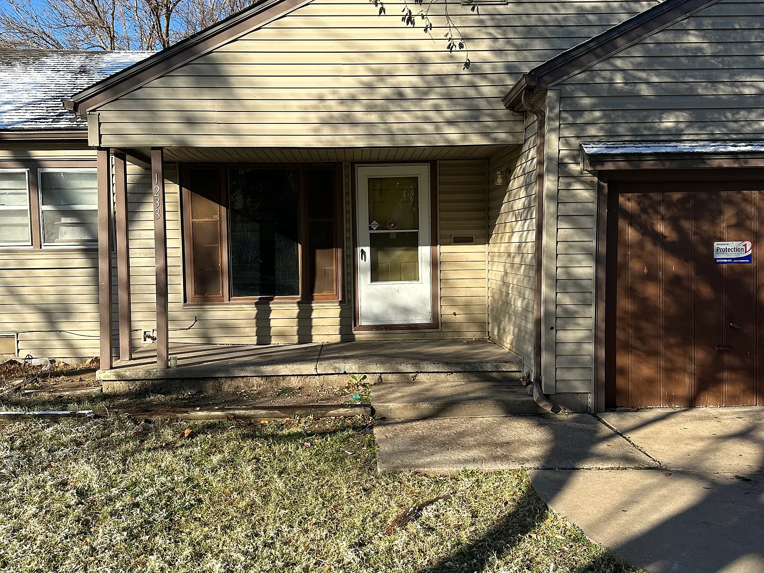 1233 N Pershing St — Photo 1