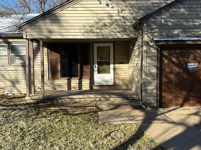 1233 N Pershing St — Photo 1
