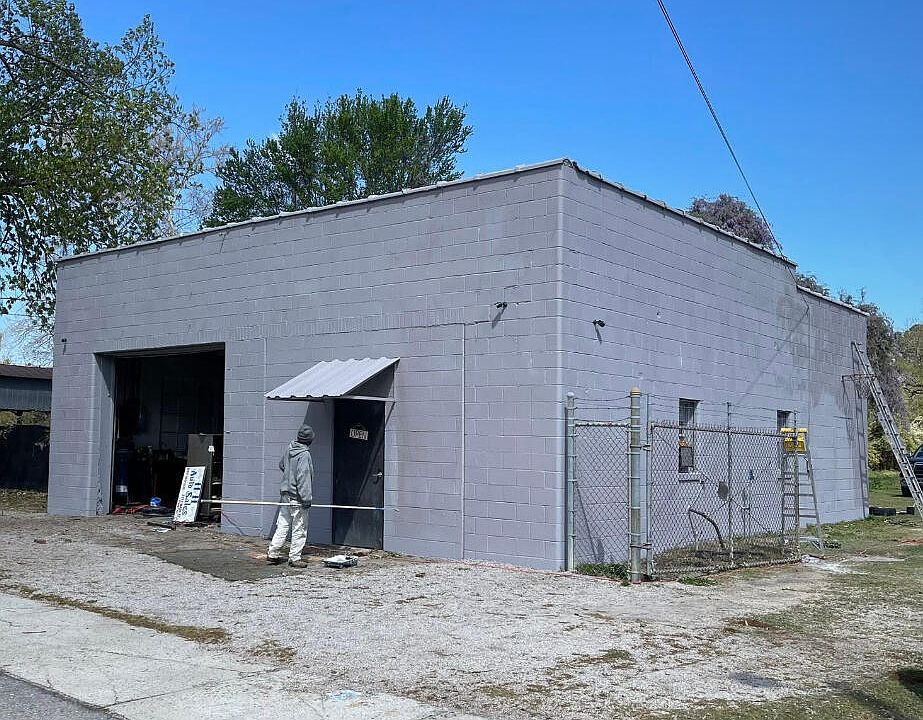 2nd image of 213 E Main St