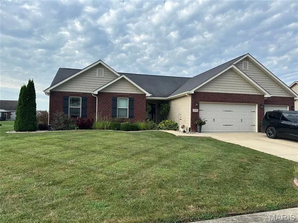 4818 River Rock Ln, Smithton, IL 62285